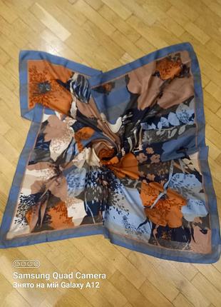 Шелковый платок 100% silk 
размером 85 см × 85 см