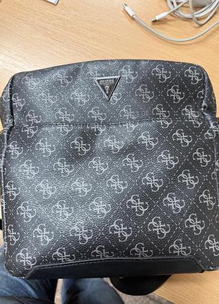 Сумка guess,оригинал,есть следы использования