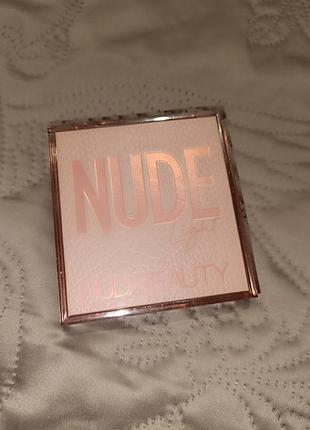 Huda beauty nude light палетка для теней 3