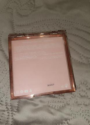 Huda beauty nude light палетка для теней 4