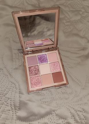 Huda beauty nude light палетка для теней