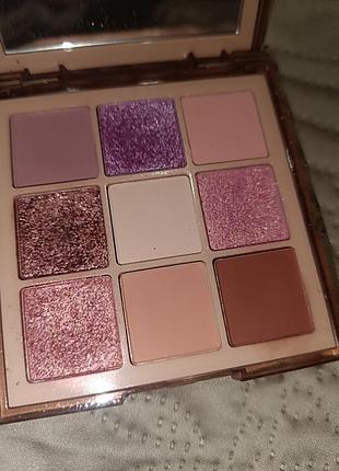 Huda beauty nude light палетка для теней 2