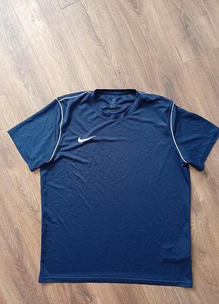 Брендова футболка nike.