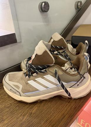 Оригінальні жіночі кросівки adidas terrex з goretex, розмір 39 1/3, на стопу 24,5 см,
