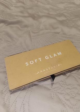 Anastasia beverly hills soft glam 3