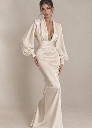 Распродажа платье prettylittlething plt label с глубоким вырезом