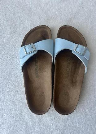 Шлепанцы фирмы birkenstock 37 размера по стельке указано 24 см.