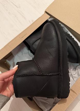 Уггі жіночі ugg чорні шкіряні