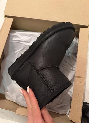 Уггі жіночі ugg чорні шкіряні 4