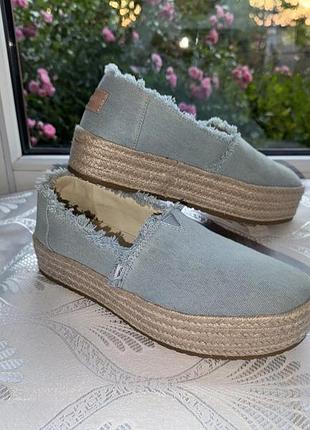 Джинсовые эспадрильи Toms valencia на платформе с эффектными потертыми краями р.38 (25.00см)