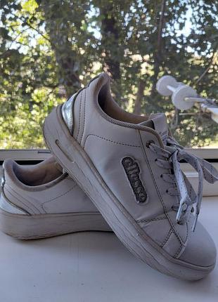 Кросівки жіночі ellesse білі