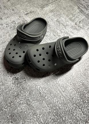 Крокси/шльопанці/сабо crocs classic clog у темно-сірому (графітовому) кольорі