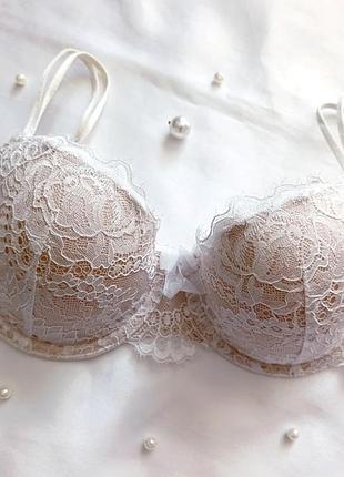 Белый кружевной бюстгальтер hunkemoller