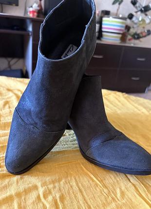 Стильні ботильйони/челсі з нубуку clarks (темно-сірий/графітовий колір)