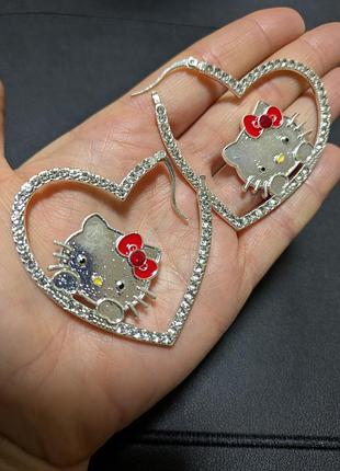 Серьги со стразами hello kitty новые