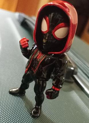 Оригинальная коллекционная фигурка от известной компании jada toys inc. (серия metalfigs / die-cast). 
(человек-паук)