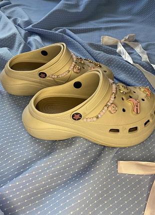 Шльопанці жіночі crocs бежеві