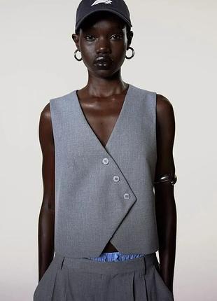 Сірий асиметричний жилет h&m 9