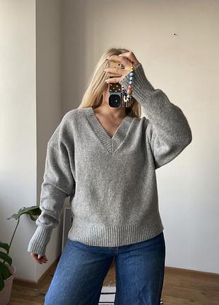 Светр з в-вирізом zara