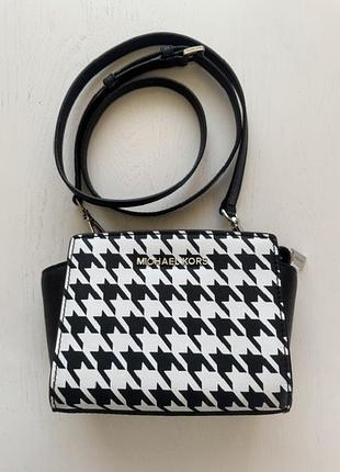 Сумка женская, кроссбоди michael michael kors selma mini messenger, color black/white, гусиная лапка. оригинал