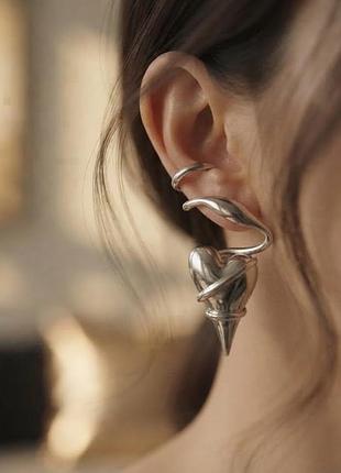 Массивные серьги с объемным сердцем и спиралевидным элементом