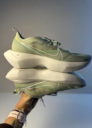 Жіночі кросівки nike eur 41 (26,5)