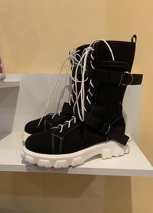 Чорні утеплені черевики в стилі techwear
