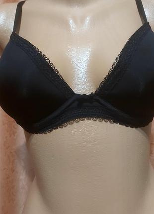 Бюстгальтер гладкий. h &amp; m. ha поролоне.
еur  75 c/34 c/
оплата на карту приватбанка. примерки, возврата нет.