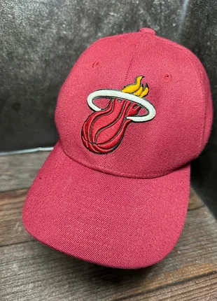 Miami heat mitchell & ness маямі хіт червона кепка снепбек нба nba