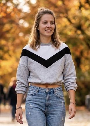 Укороченный свитшот (кроп-свитшот) от бренда primark.
