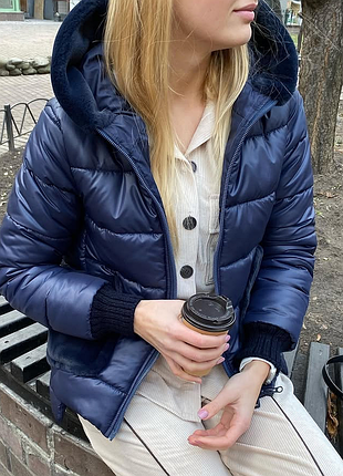 Куртка тепла, легенька, дууже комфортна
