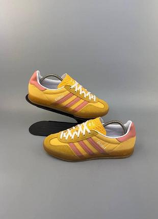 Жіночі кросівки adidas gazelle indoor w "semi spark / wonder clay"