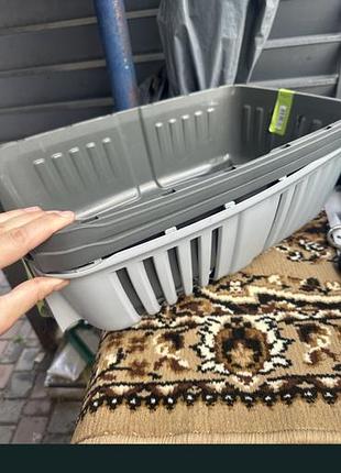 Пластиковая переноска для кошек (или небольших собак)