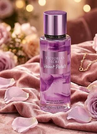 Парфюмированный спрей для тела victoria's secret velvet petals (250 мл)