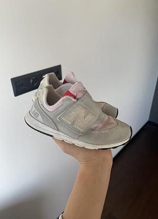 Кросівки для дівчинки new balance
