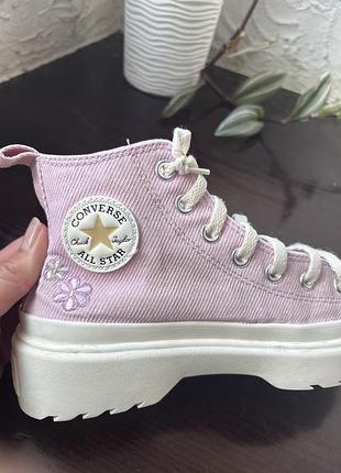 Блідо рожеві кеди converse