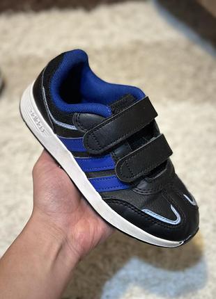 Оригінальні кросівки на хлопчика adidas розмір 29 (18см) б/в ідеальний стан