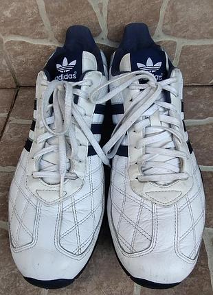 Фірмові кросівки adidas goodyear tuscany.