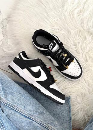 Стильні жіночі кросівки nike sb dunk low black white charm