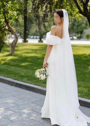 Продам весільну сукню «ангел»🤍 розмір 42-44, зріст 170-175  ціна : 15000  неймовірна біла сукня з корсетом та шифоновими стрічками які схожі на криль