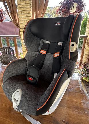Автокрісло britax-romer king ii  в кольорі black marble / black series