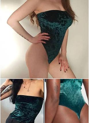 Женское изумрудное велюровое бархатное бархатное боди бандо pretty little thing стрингами без бретелей зумрудное