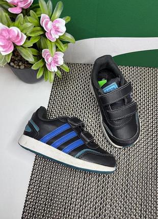 Оригінальні кросівки adidas на липучці