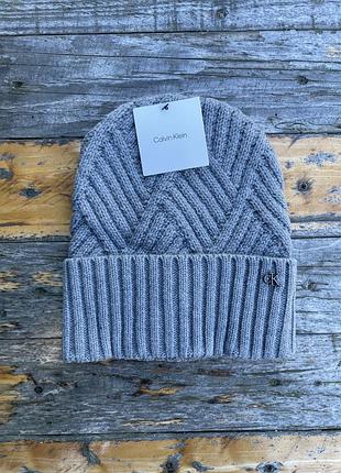 Новая зимняя шапка calvin klein ( ck cable knit beanie hat ) с америки
