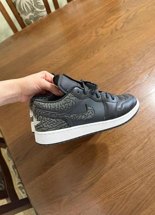 Кеди жіночі jordan 6