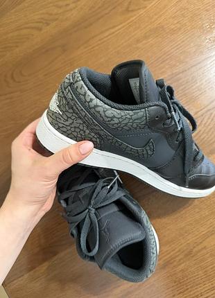 Кеди жіночі jordan 4