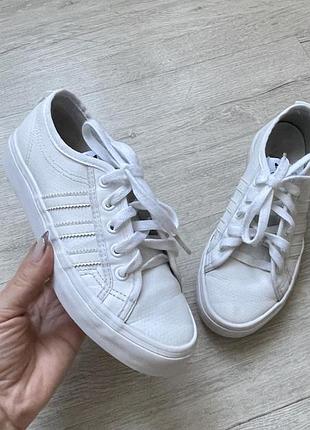 Кросівки білі дитячі adidas