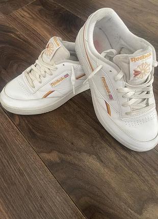 Кросівки жіночі reebok club c 85 revenge білі