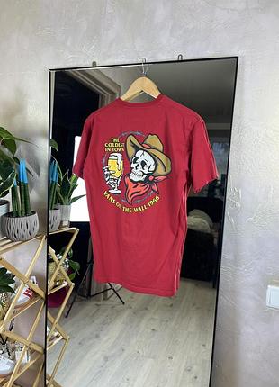 Червона футболка vans the coldest in town з яскравим принтом