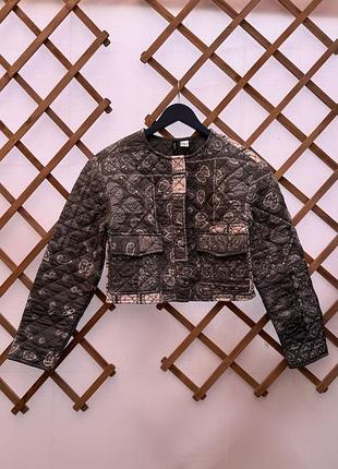 Стьобана куртка h&m divided з принтом xxs